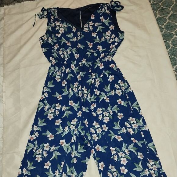 AS U WISH Blue floral Jump suit, size large - Picture 1 of 3